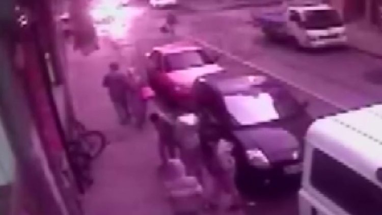 Liseli gence kemer ve soparlarla öldüresiye dayak kamerada