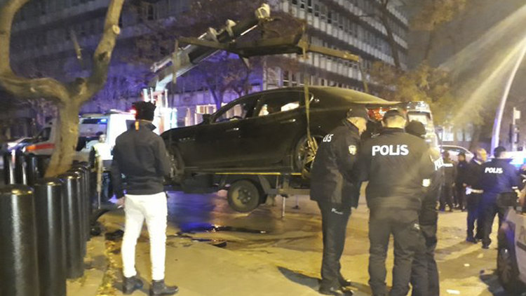 Başkentte alkollü sürücü dehşeti: 1'i polis 3 yaralı