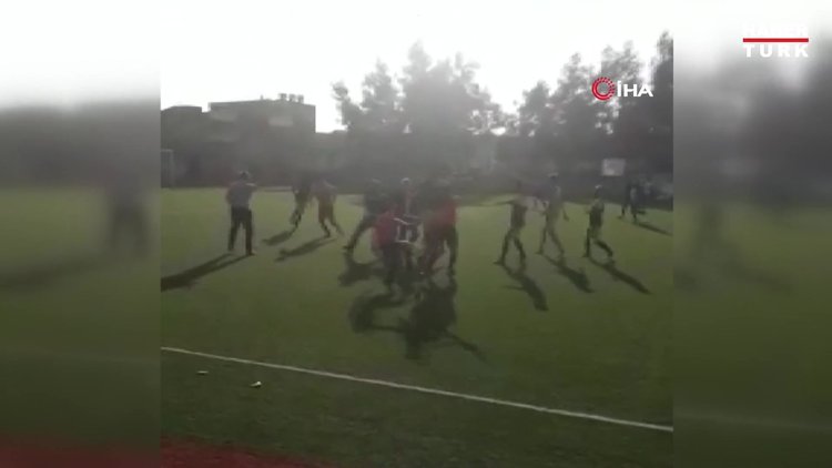 Futbolcu, hakeme uçan tekme attı