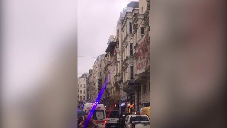 İstiklal Caddesi'nde intihar girişimi