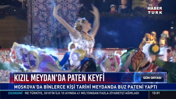 Kızıl Meydan'da paten keyfi: Moskova'da binlerce kişi tarihi meydanda buz pateni yaptı