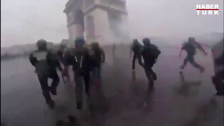 Fransa'daki gösteriler polis kamerasında!