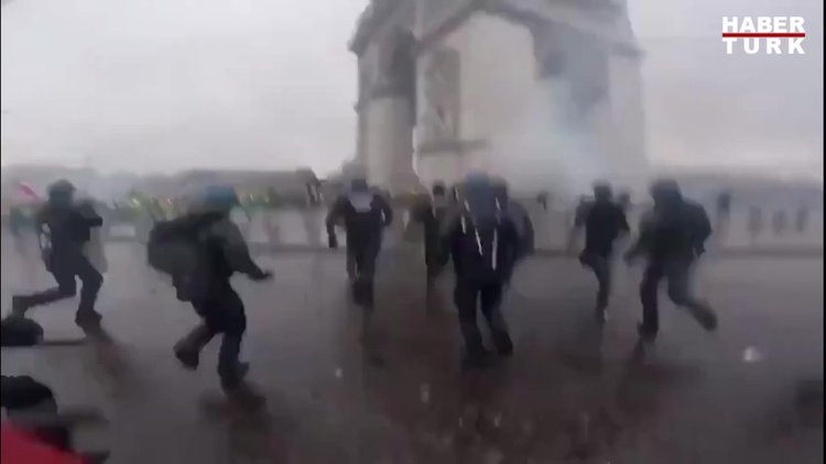 Fransa sokakta: Protestolar bitmiyor!