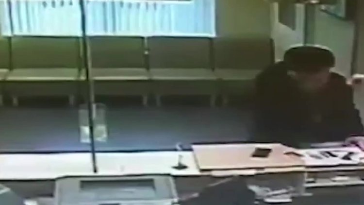 Emekli maaşını çekemeyen şahıs ortalığı birbirine kattı