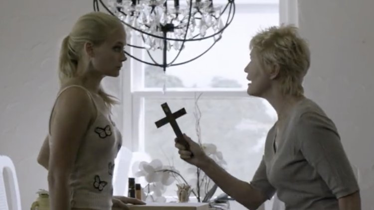 Ruh Çağırma Seansı Altyazılı Fragman