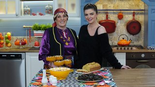 Leyla Eyüpoğlu ile mısır çorbası, karalâhana sarması, bal kabağı helvası ve pırasalı mısır ekmeği yapımını gösterdi.  