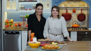 Pelin Karahan, Selen Sevigen ile baklavalı kek, baklagil salatası, mini lahmacun ve milföylü gül börekleri yapımını gösterdi. ...