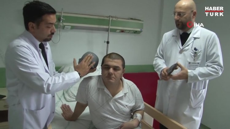 '3D Yazıcı' tekniğiyle kafasına titanyum parça takılan hastanın inanılmaz değişimi