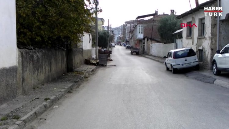 Roma Dönemine ait mozaiğin üzerine çöp konteyneri yerleştirildi