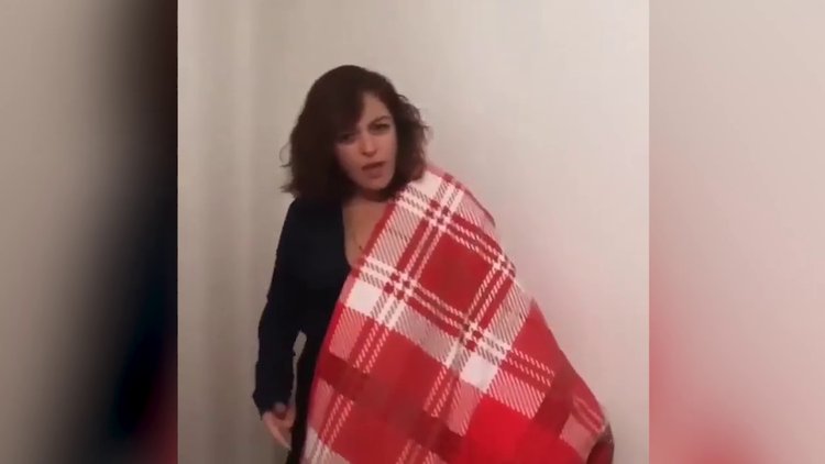 Ezgi Mola'dan Gülşen'in yeni şarkısına klip