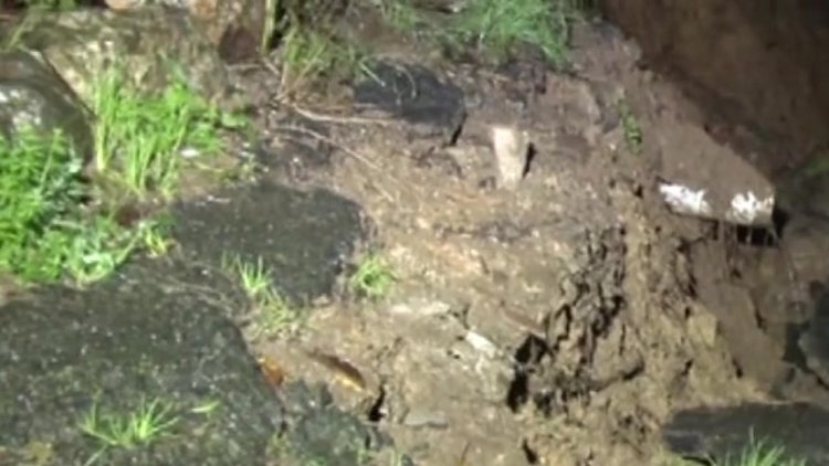 Beşiktaş Akatlar'da yoğun yağış sonrası toprak kaydı