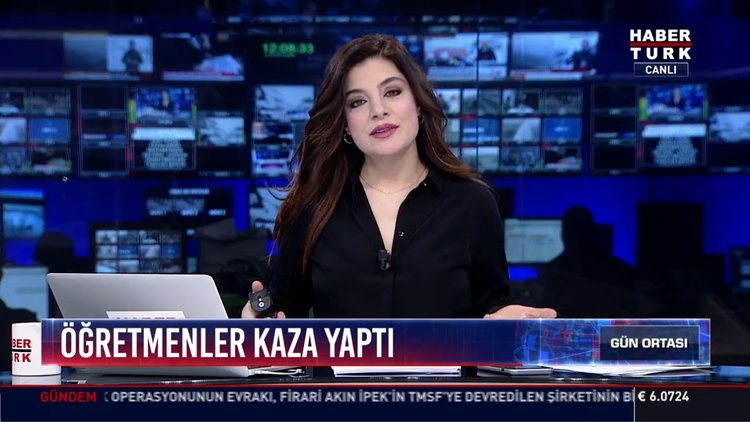Öğretmenler kaza yaptı: Servis minibüsü otomobille çarpıştı, 23 yaralı