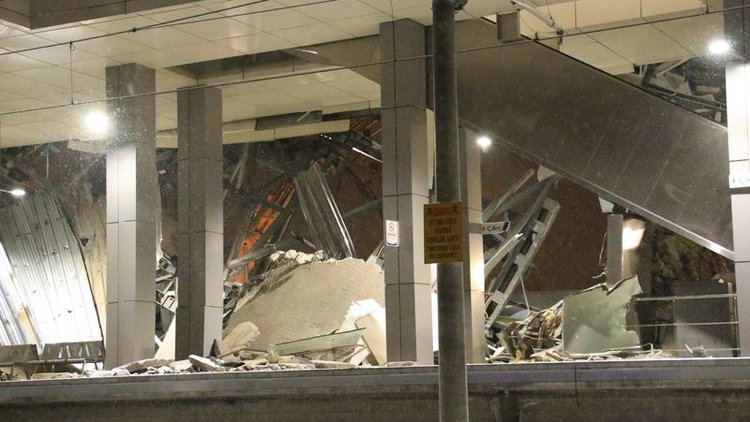 Tren kazasında enkaz kaldırma çalışması sürüyor