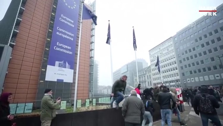 Belçika'da polisten aşırı sağcı ve göç karşıtı gösteriye müdahale