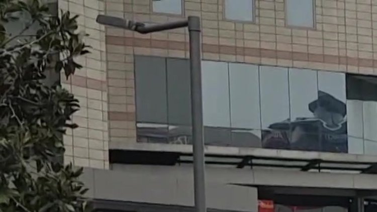 Tıp öğrencisi genç AVM'de 4'üncü kattan düşerek öldü