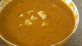 Pelin Karahan bugün; Ayşe Önder ile Mantılı nohutlu tarhana çorbası yapımını gösterdi.