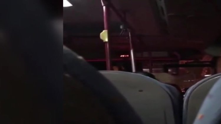 Kadınlar yolcu otobüsünde kavga etti