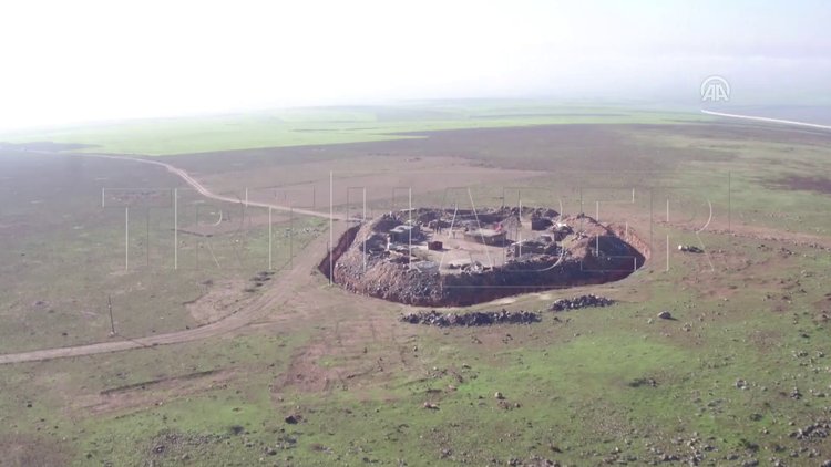Fırat'ın doğusunda teröristlerin mevzileri görüntülendi