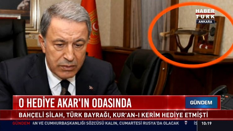 İşte Bahçeli'nin hediyesi: O hediye Milli Savunma Bakanı Hulusi Akar'ın odasında