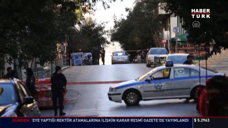 Atina'da patlama: Kilise önündeki patlamada iki kişi yaralandı