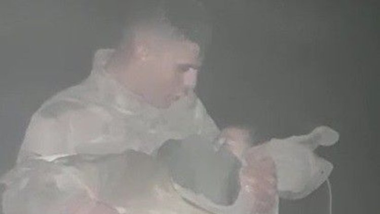 Ölmek üzere olan mültecilere jandarma nefesi