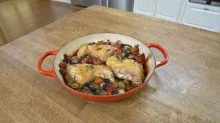 Zeytin ve domates soslu tavuk but