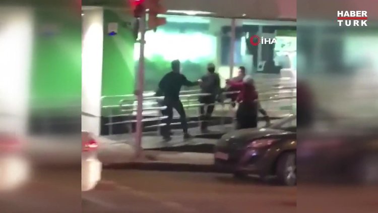 ATM sırasında yumruklu kavga kameraya böyle yansıdı