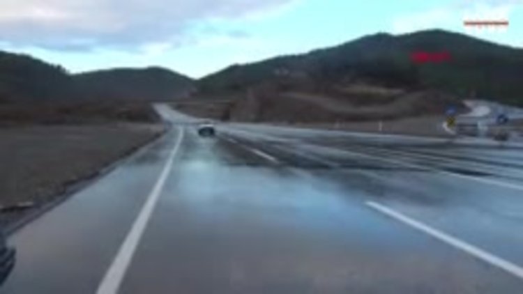 Anamur'da yol çöktü