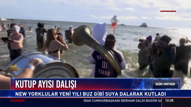 Kutup ayısı dalışı: New Yorklular yeni yılı buz gibi suya dalarak kutladı