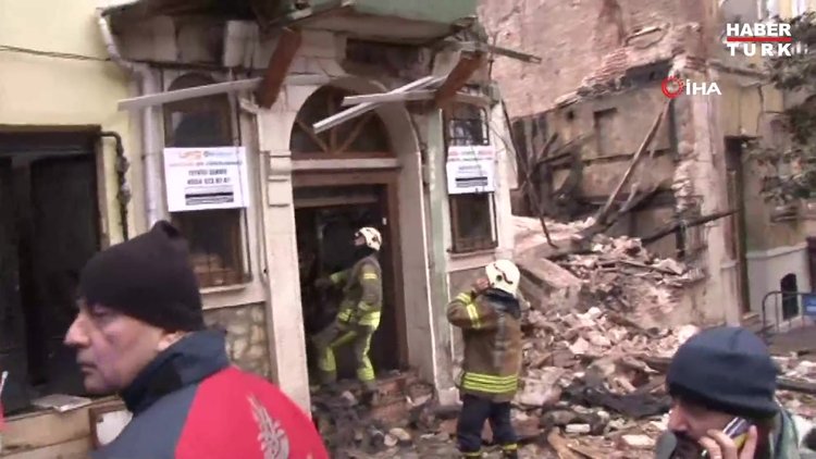 Yedikule'de bir bina çöktü: 1 kişi enkaz altında