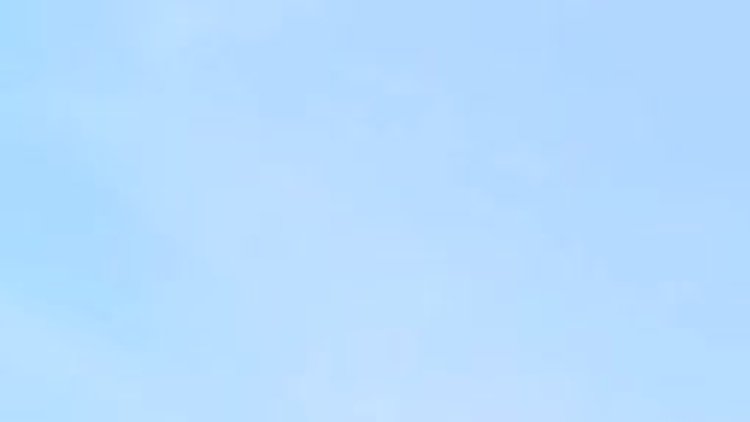 Cami avlusuna bırakılan bebek donmak üzereyken bulundu