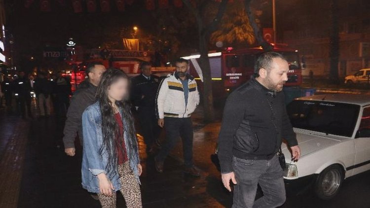 Sevgilisine kızıp evi yaktı, son anda kurtarıldı