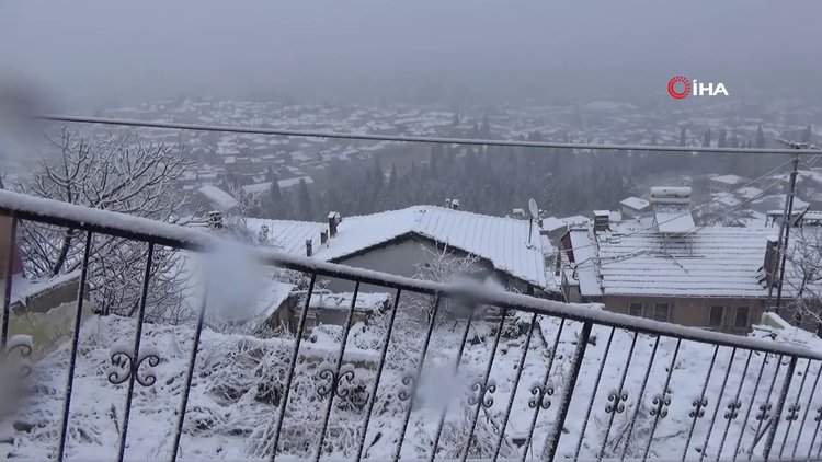 Uludağ'da kar kalınlığı 1 metreyi geçti!