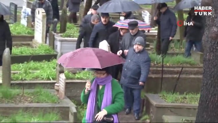 Münir Özkul mezarı başında anıldı