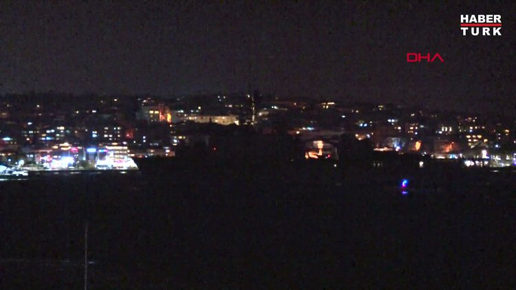 ABD savaş gemisi İstanbul Boğazı'ndan geçti!