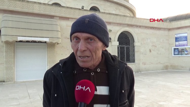 Boşanmaktan vazgeçen eşine tepki için kendi salasını okuttu