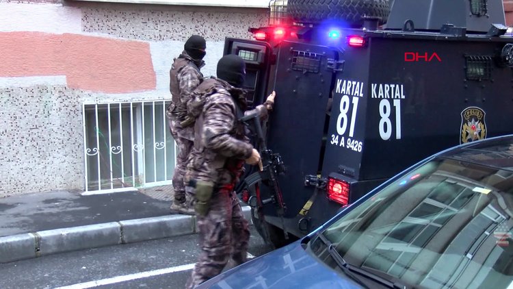 Fatih'te silahlı intihar girişimine polis müdahalesi