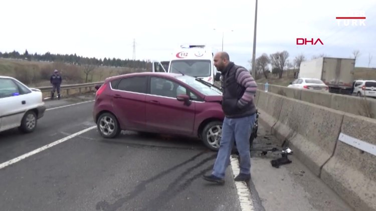 Kamyonetten düşen saca çarpmamak isterken kaza yaptı!