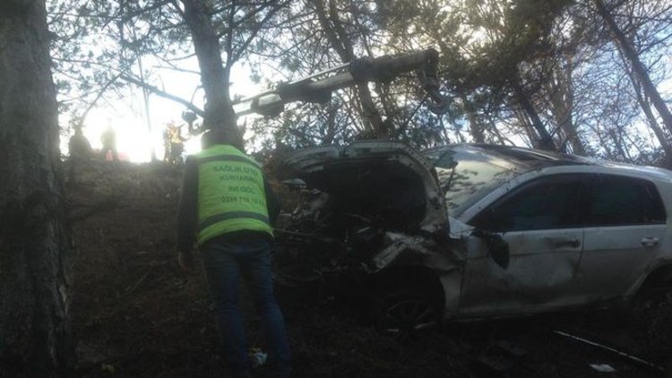 Hurdaya dönen otomobilden burnu bile kanamadan çıktı!