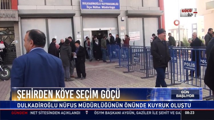Şehirden köye seçim göçü: Dulkadiroğlu Nüfus Müdürlüğünün önünde kuyruk oluştu