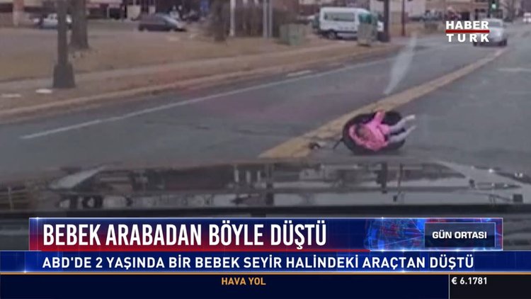 Bebek arabadan böyle düştü: ABD'de 2 yaşında bir bebek seyir halindeki araçtan düştü
