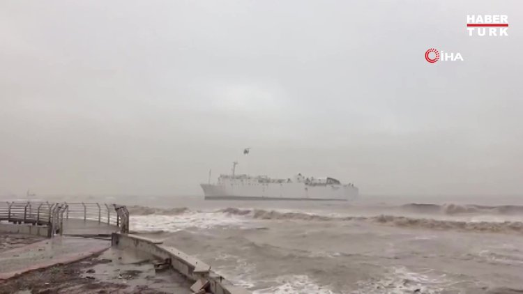 Karaya oturan kargo gemisindeki 2 kişi kurtarıldı