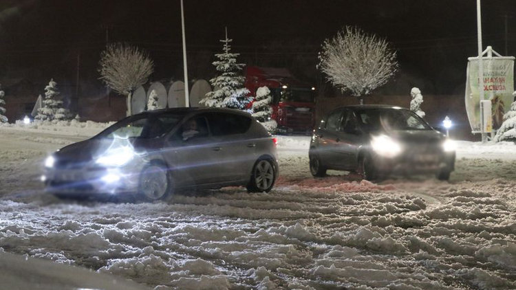 Denizli'de kar yağdı, onlar drift yaptı