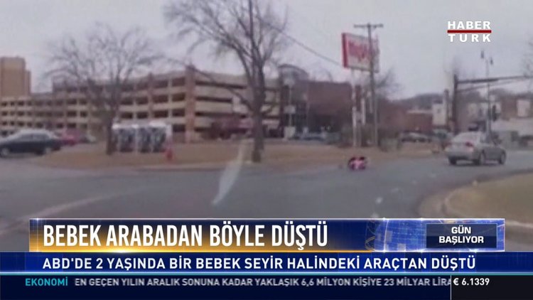 Bebek arabadan böyle düştü: ABD'de 2 yaşında bir bebek seyir halindeki araçtan düştü