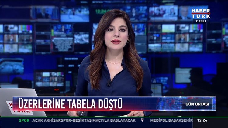 Üzerlerine tabela düştü: İstanbul Esenler'de tabela altında kalan 2 kişi yaralandı