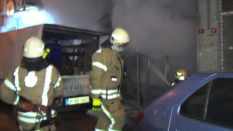 Yangında önce canını sonra ekmek teknesini kurtardı