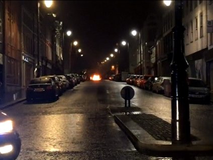 <p>Kuzey Irlanda’nin Londonderry kentinde bir araçta meydana gelen patlamanin ardindan polis bölgeyi bosaltirken, süpheli bir baska araç inceleme altina alindi.<br />Kuzey Irlanda polisinden yapilan açiklamada Londonderry kentinde yerel saatle 20.15’te park halindeki bir araçta patlama meydana geldigi bildirildi.</p>