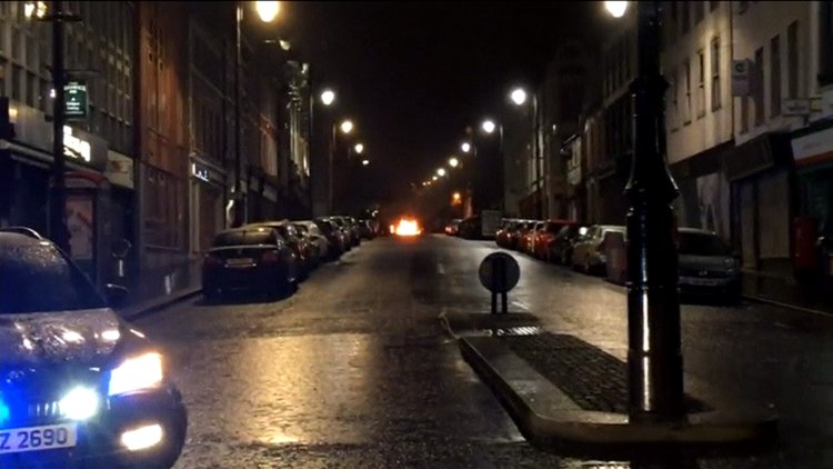 Kuzey İrlanda'da bombalı araç infilak ettirildi