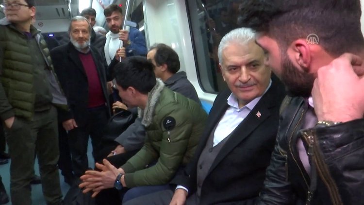 Binali Yıldırım Marmaray ile yolculuk etti