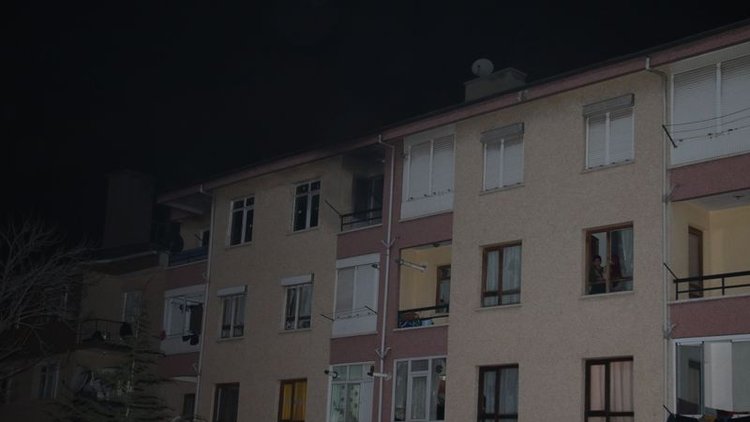 Yalnız yaşayan şizofreni hastası kadın evini ateşe verdi